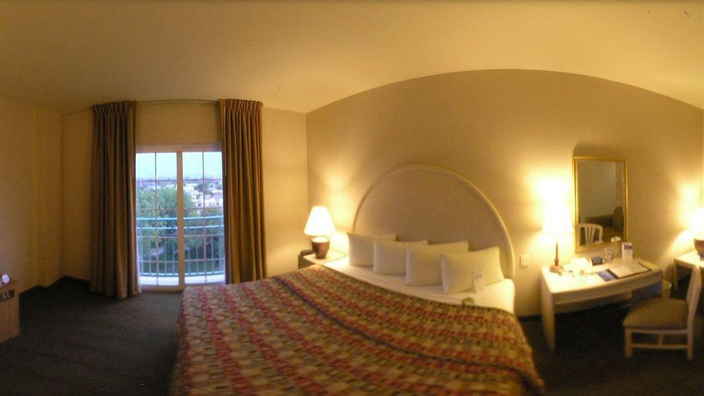 Holiday Inn Express Monterrey Galerias-San Jeronimo By Ihg Ngoại thất bức ảnh