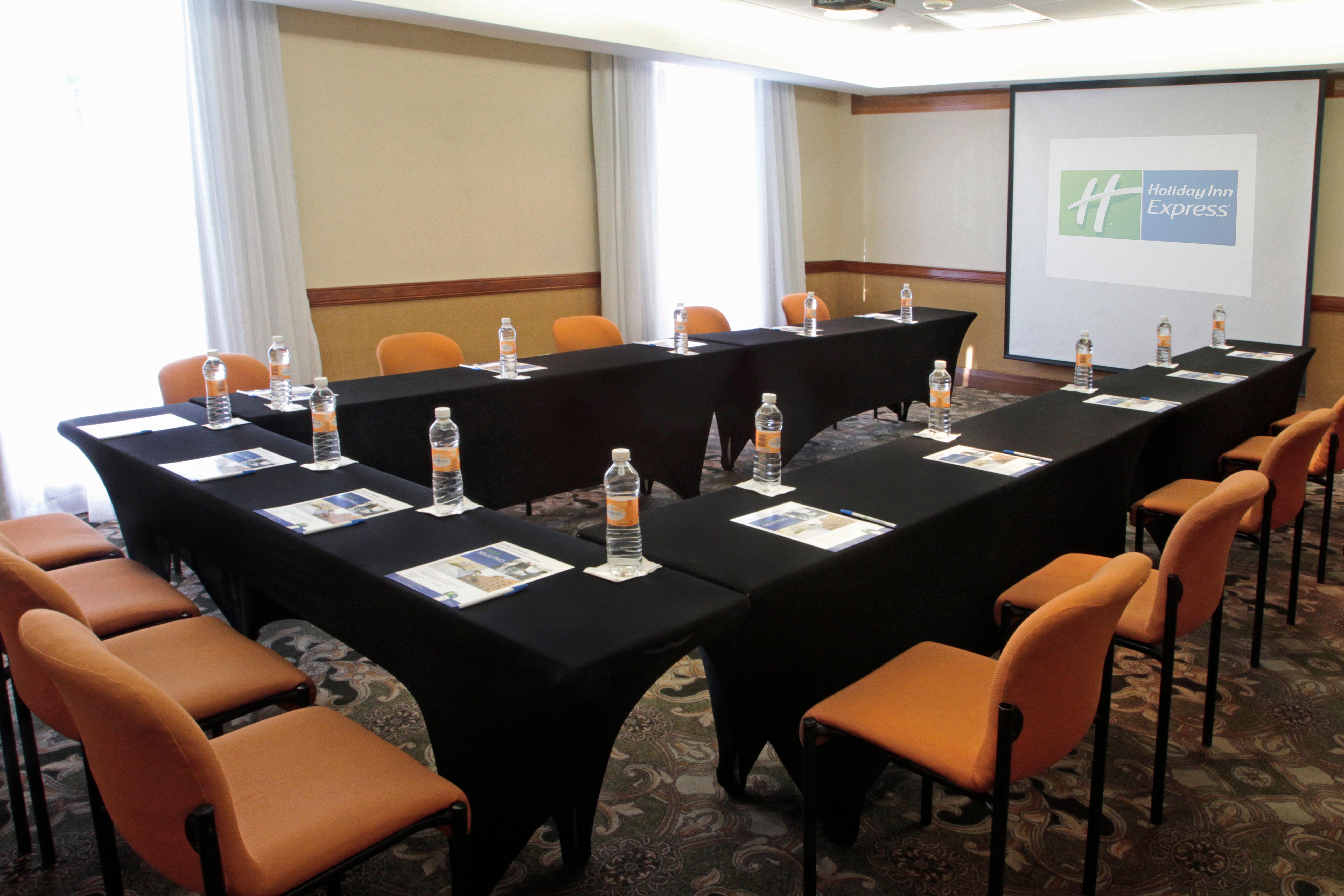 Holiday Inn Express Monterrey Galerias-San Jeronimo By Ihg Ngoại thất bức ảnh