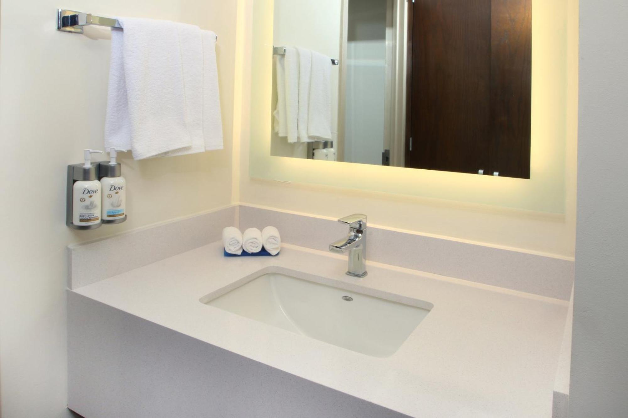 Holiday Inn Express Monterrey Galerias-San Jeronimo By Ihg Ngoại thất bức ảnh