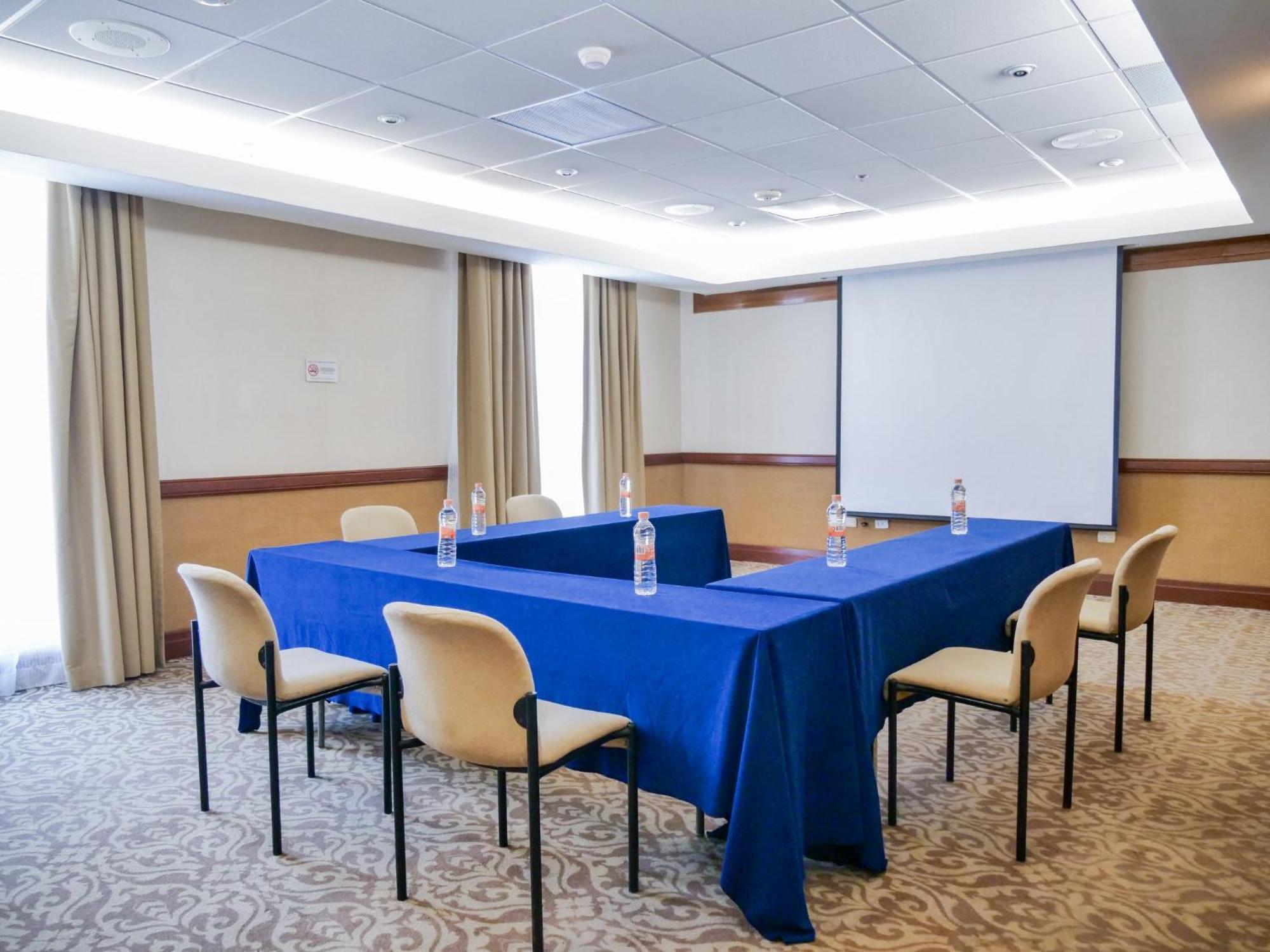 Holiday Inn Express Monterrey Galerias-San Jeronimo By Ihg Ngoại thất bức ảnh